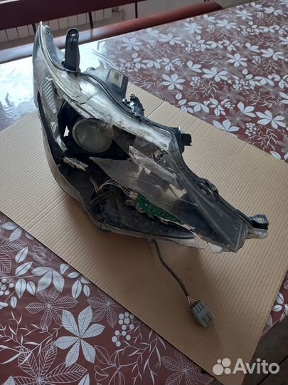 Фара в разбор передняя правая Тойота Аурис 2014