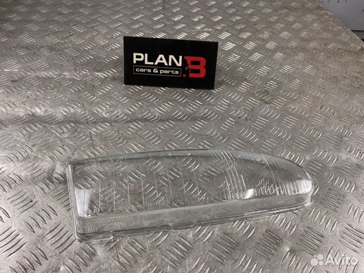 Стекло фары переднее правое Ford Mondeo MK1