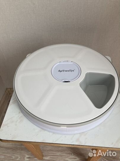 Автоматическая кормушка для кошек и собак