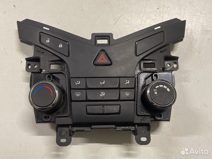 Блок управления отопителем Chevrolet Cruze