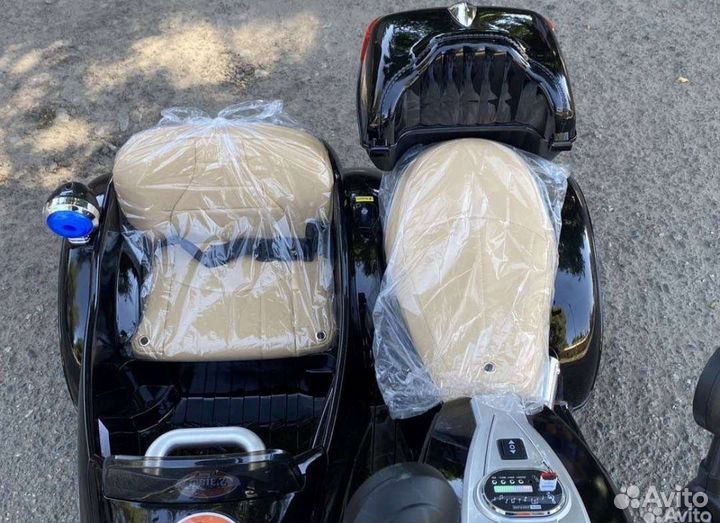 Детский электромобиль двухместный