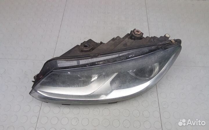 Фара Volkswagen Touran (2010-2015)