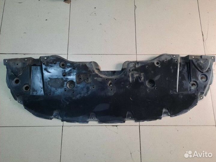 Пыльник двигателя передний Toyota Camry V70