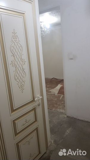 Двери с ручками в хорошем состоянии