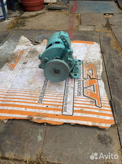 Електо двигатель на швейную машинку