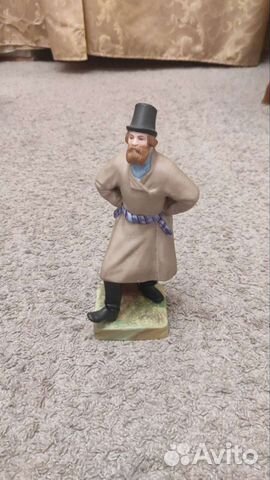 Фарфоровая статуэтка Танцующий мужик 19в