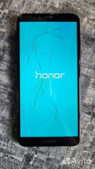 Телефон Huawei Honor 7c