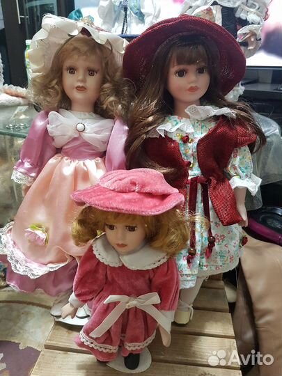 Кукла фарфоровая