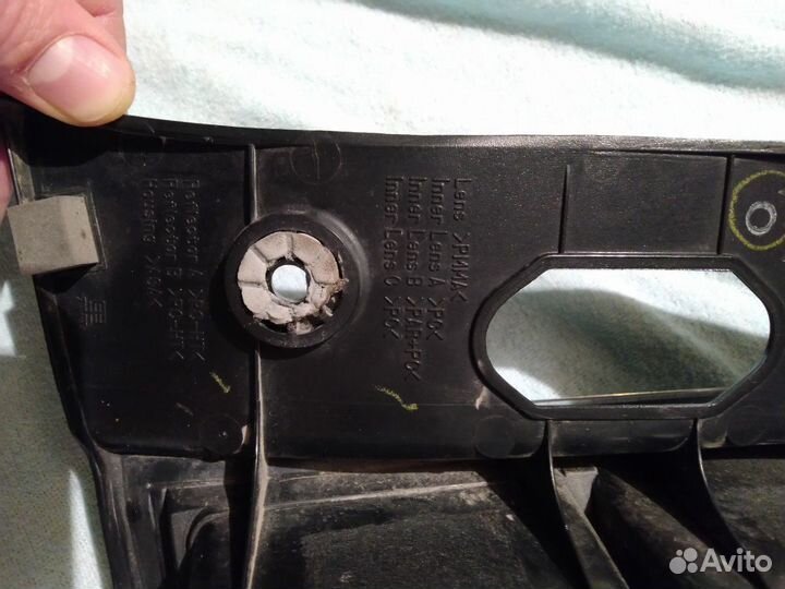 Фонарь задний (левый) на Субару Форестер