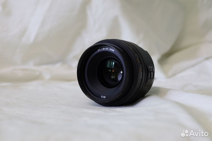 Объектив Sony 35 mm f / 1.8