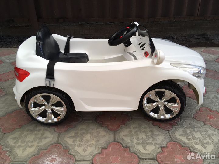 Детский электромобиль