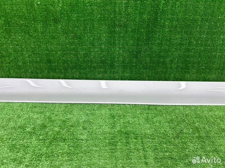 Накладка на порог наружная левая Hyundai Staria