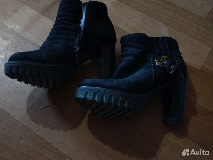 Отдам женские вещи и обувь