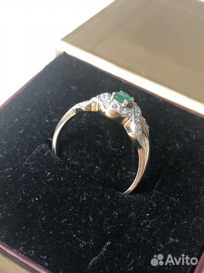 Золотое кольцо с изумрудом и бриллиантами 585 РФ