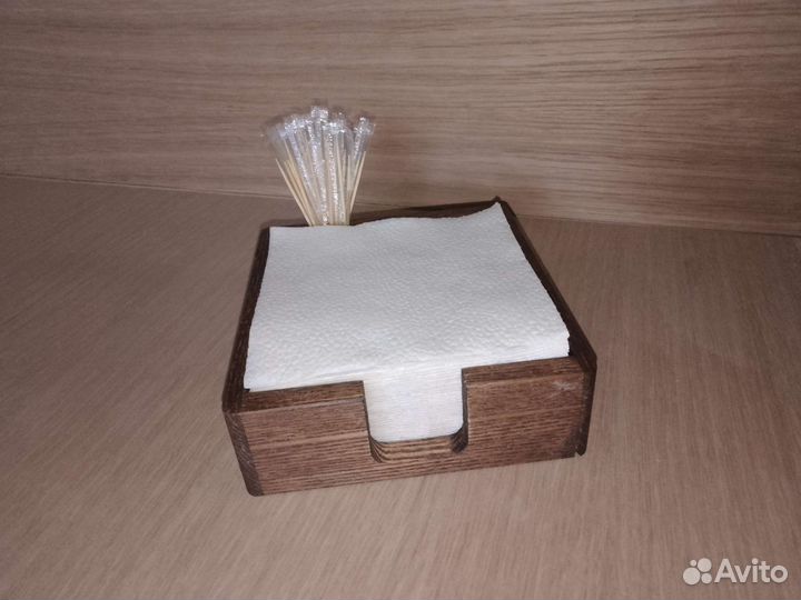 Салфетница из дерева