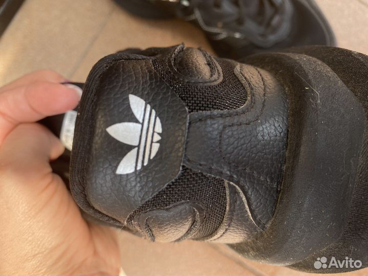 Кроссовки adidas
