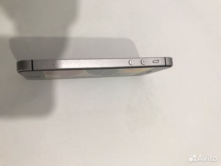 iPhone SE, 32 ГБ