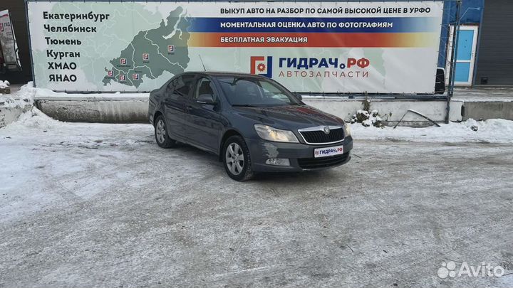 Усилитель заднего бампера Skoda Octavia (A5) 1Z580