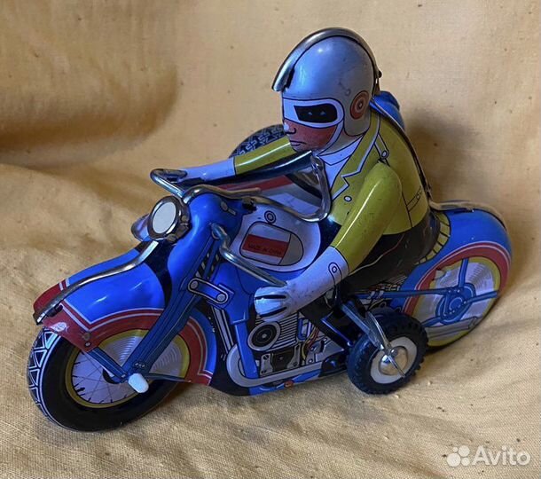 Модель- игрушка.Мотоцикл с коляской