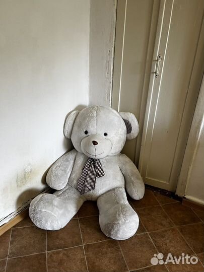 Большой плюшевый мишка