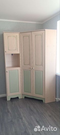 Продам спальный гарнитур (кровать, шкаф, стол)