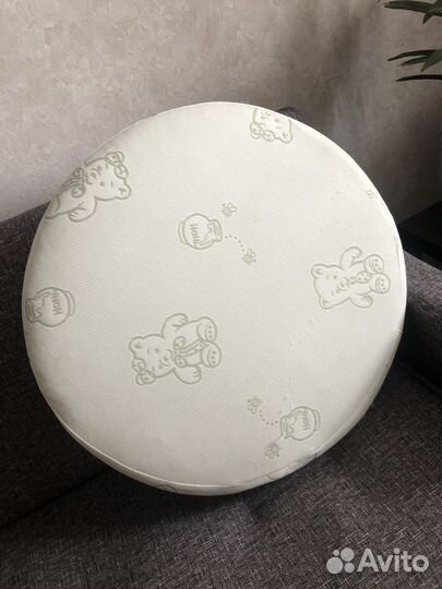 Детский матрас в круглую кроватку+простыня