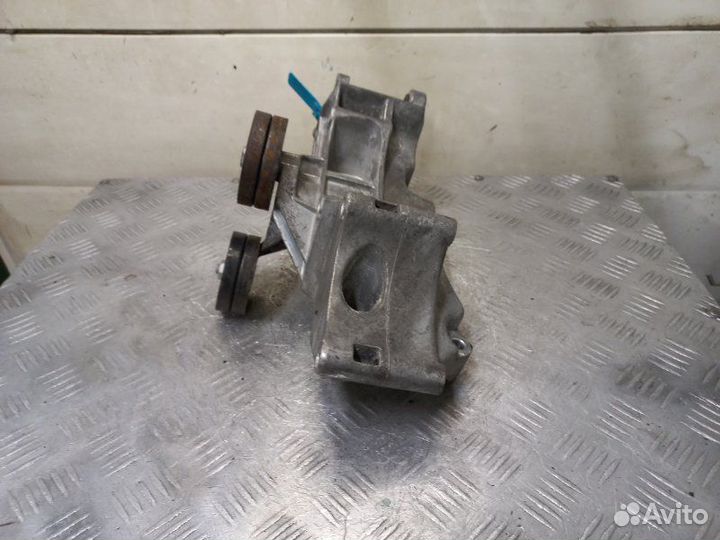 Кронштейн генератора Volkswagen Golf 4 1.4 AHW