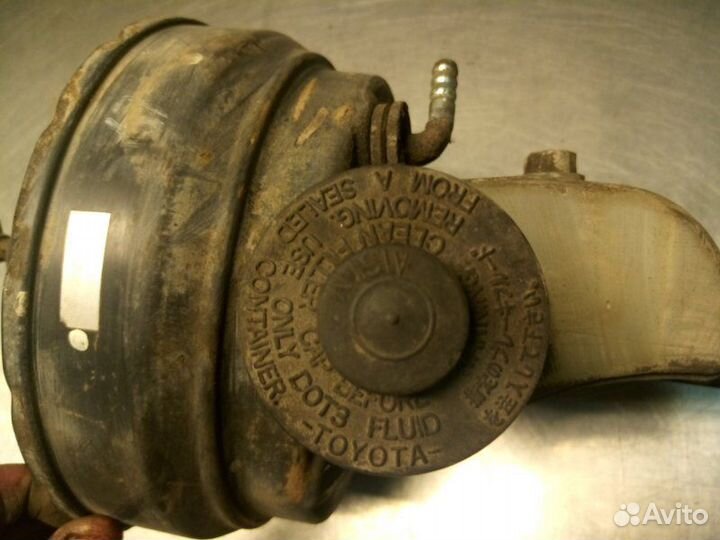 Главный тормозной цилиндр Toyota Curren ST206 3SFE