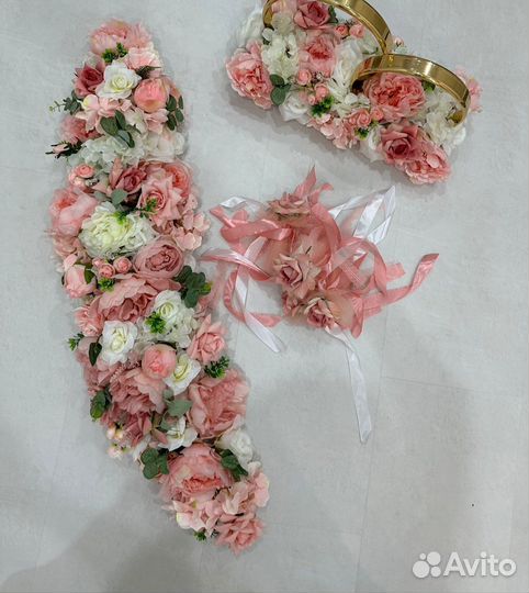 Свадебное украшение на машину, цветы на авто