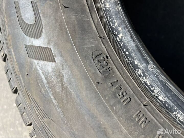 Pirelli Ice Zero FR 215/65 R16