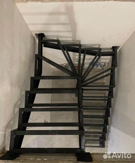 Лестница на металлокаркасе