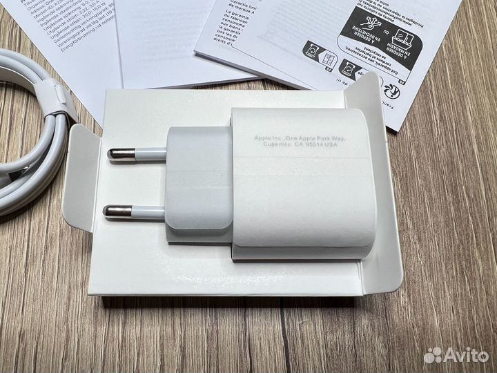 Зарядка на iPhone 20w оригинал, комплект
