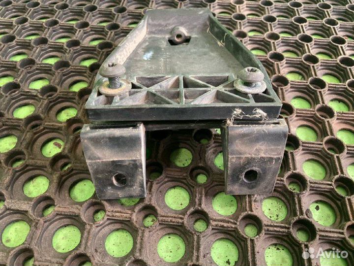 Кронштейн обтекателя кабины mercedes-benz actros MP 4