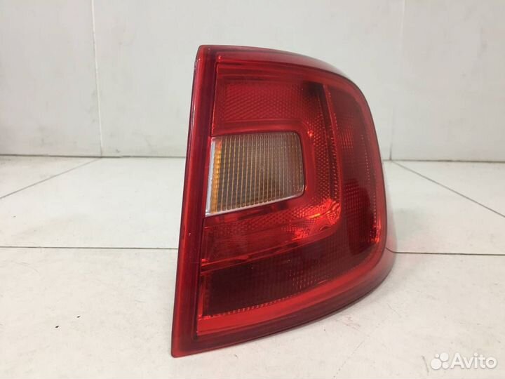 Фонарь задний наружный правый Volkswagen Jetta 5K