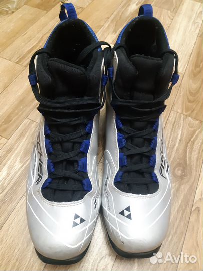 Палки лыжные, ботинки и лыжи бу