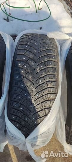 Michelin X-Ice North 4 225/60 R18