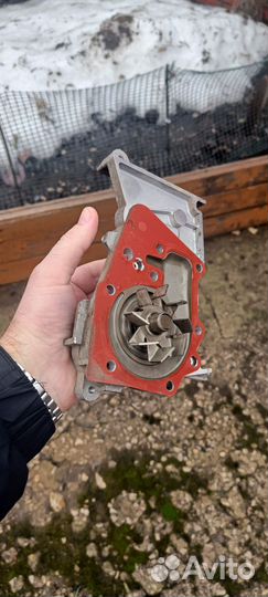 Продам помпу лада Ларгус б/у