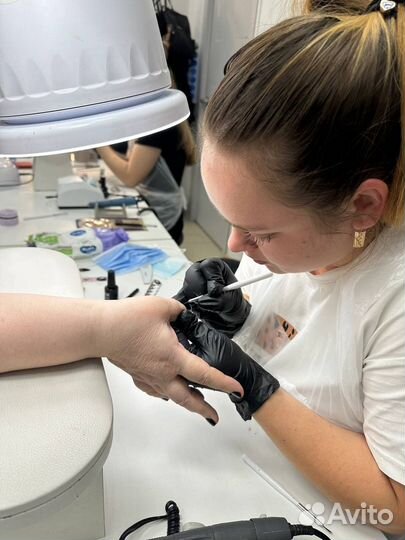 Маникюр с покрытием гель- лаком