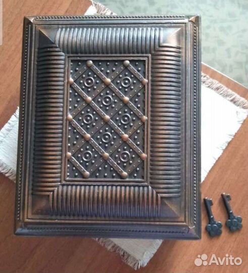 Шкатулка/ ларец/ сундучок с ключом. Винтаж