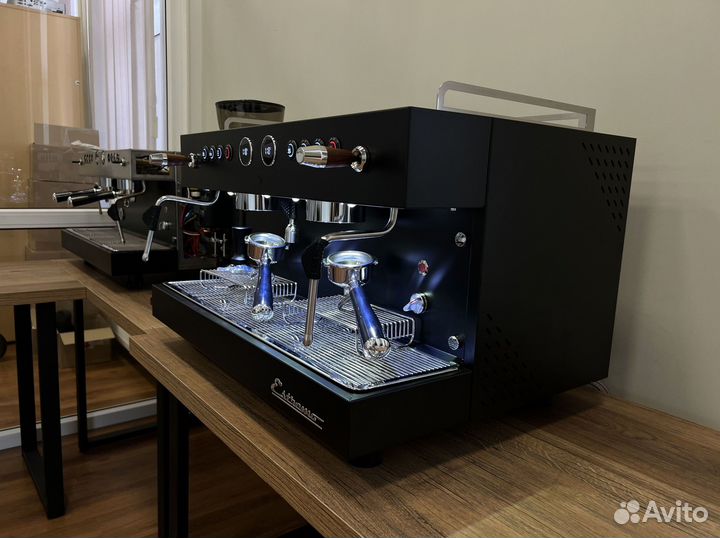 Двухгруппная кофемашина для кафе