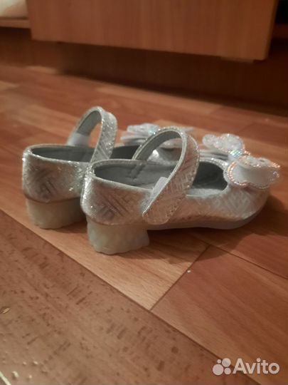 Туфли для девочки 23 размер белые