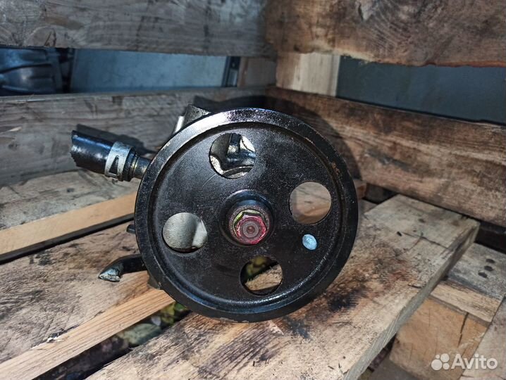 Насос гидроусилителя Toyota Crown Majesta 44320306