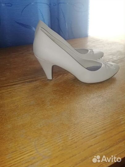 Туфли женские 39 размер натуральная кожа белые