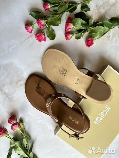 Сандалии Michael Kors Logo Plate Leather Sandal