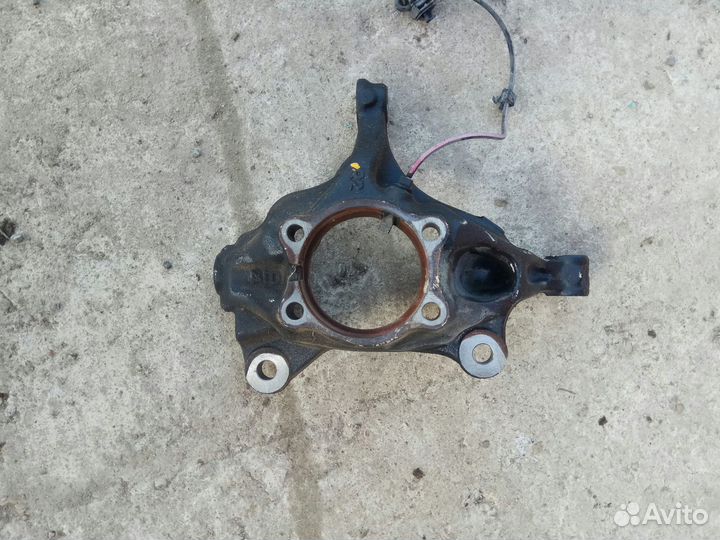 Кулак передний правый Mazda 3 BM 2013