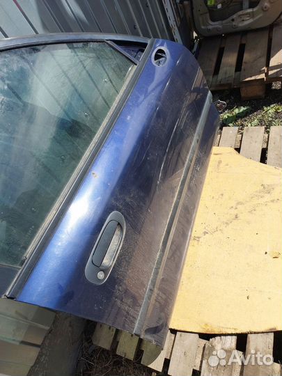 Дверь передняя правая Mitsubishi carisma