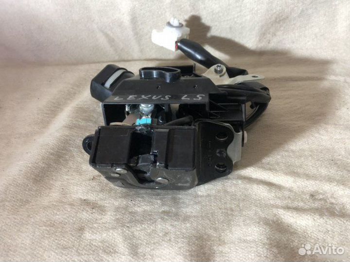 Замок крышки багажника Lexus Ls400