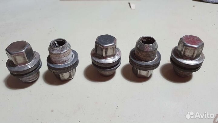 Гайка колеса Toyota Land Cruiser Prado 150