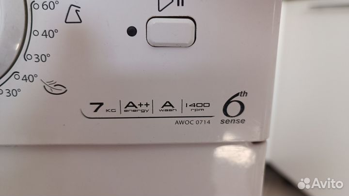 Встраиваемая стиральная машина Whirlpool (течь)