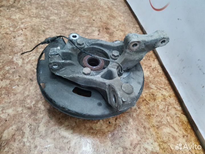 Кулак поворотный передний правый Opel Astra J